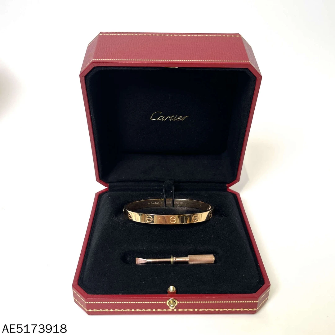 99新 Cartier/卡地亚 LOVE系列18K玫瑰金手镯女款AE5173918
