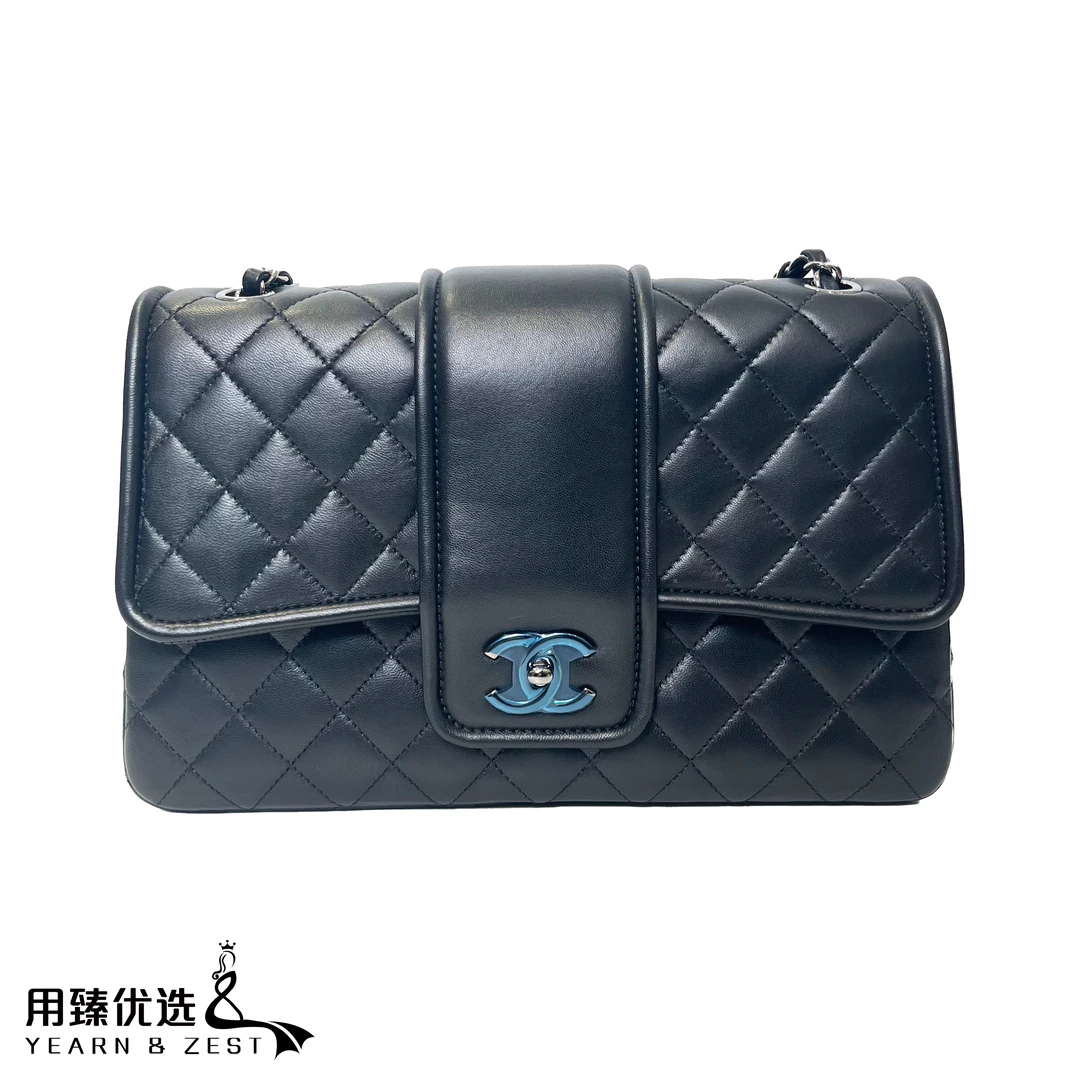 99新 Chanel/香奈儿 时尚单肩黑银肩包口盖包邮差包/AD4923886