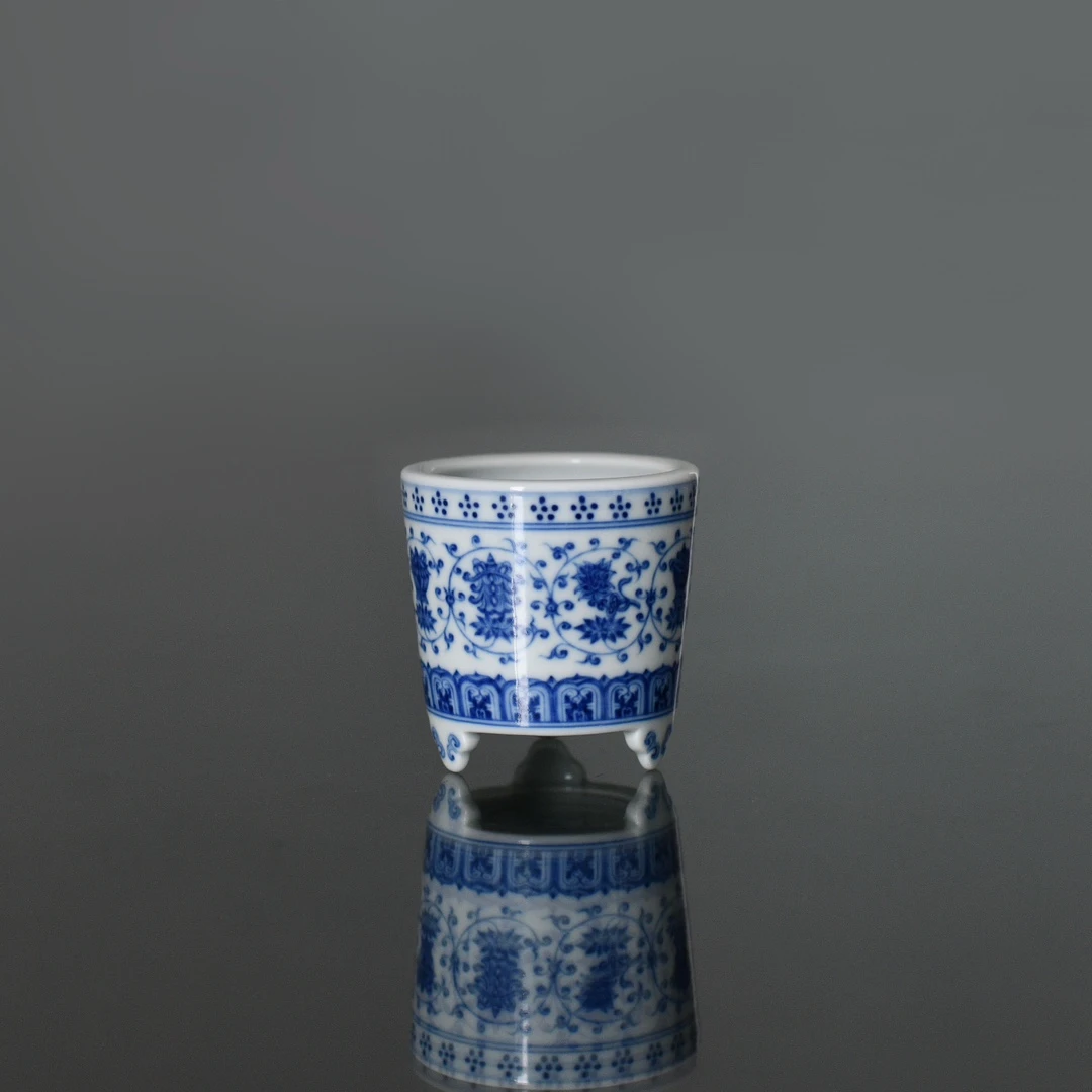 妙色明式莲托八宝香炉纯手工陶瓷青花茶杯底径：5.8cm 高度：7cm