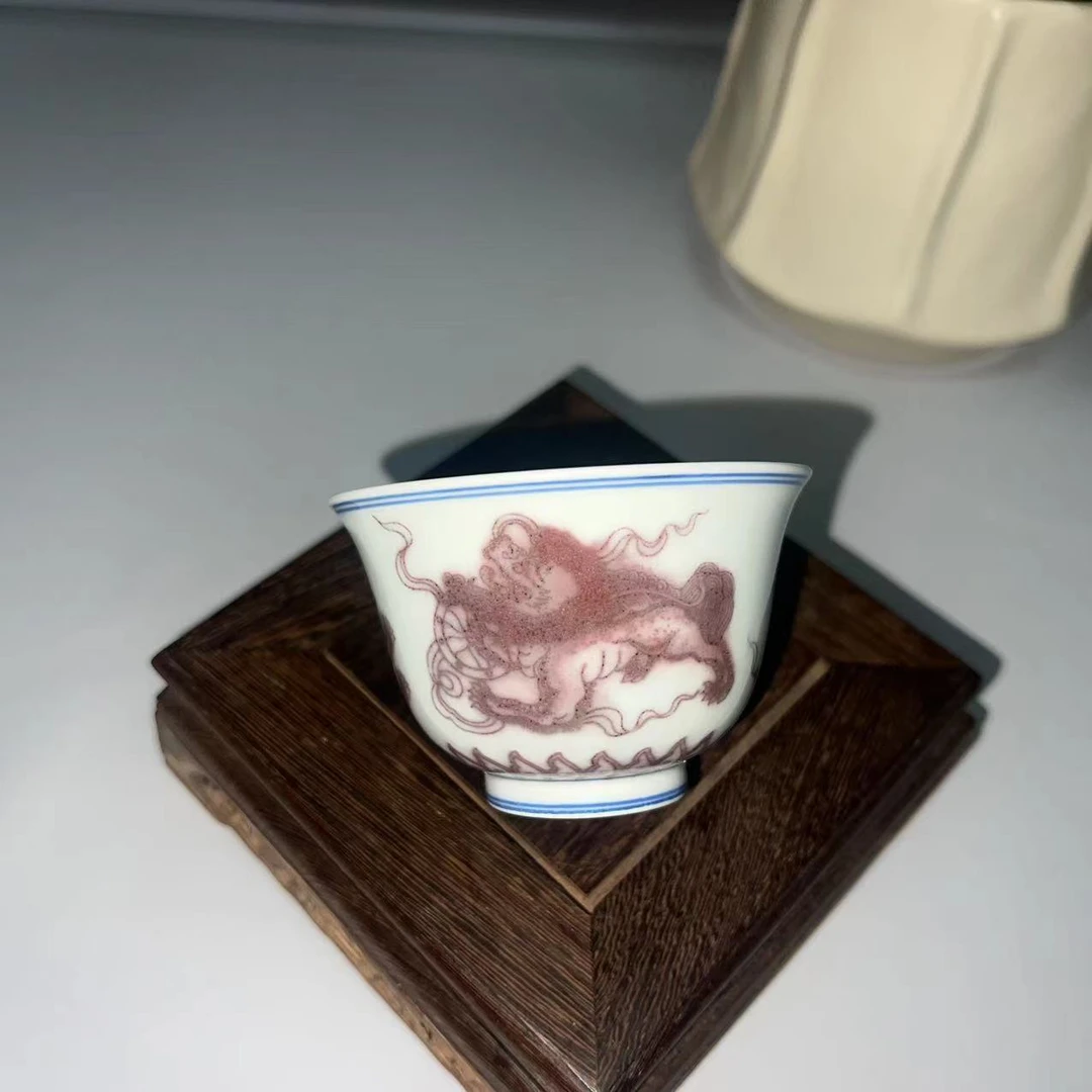 釉里红狮子绣球杯吖微瑕
