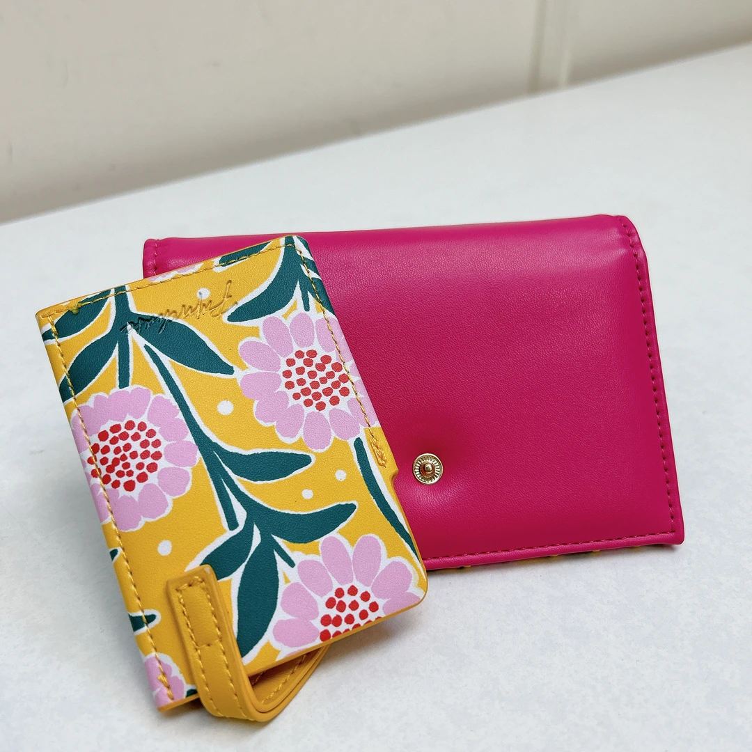 51803  花卉潮牌护照卡包+便携吊牌