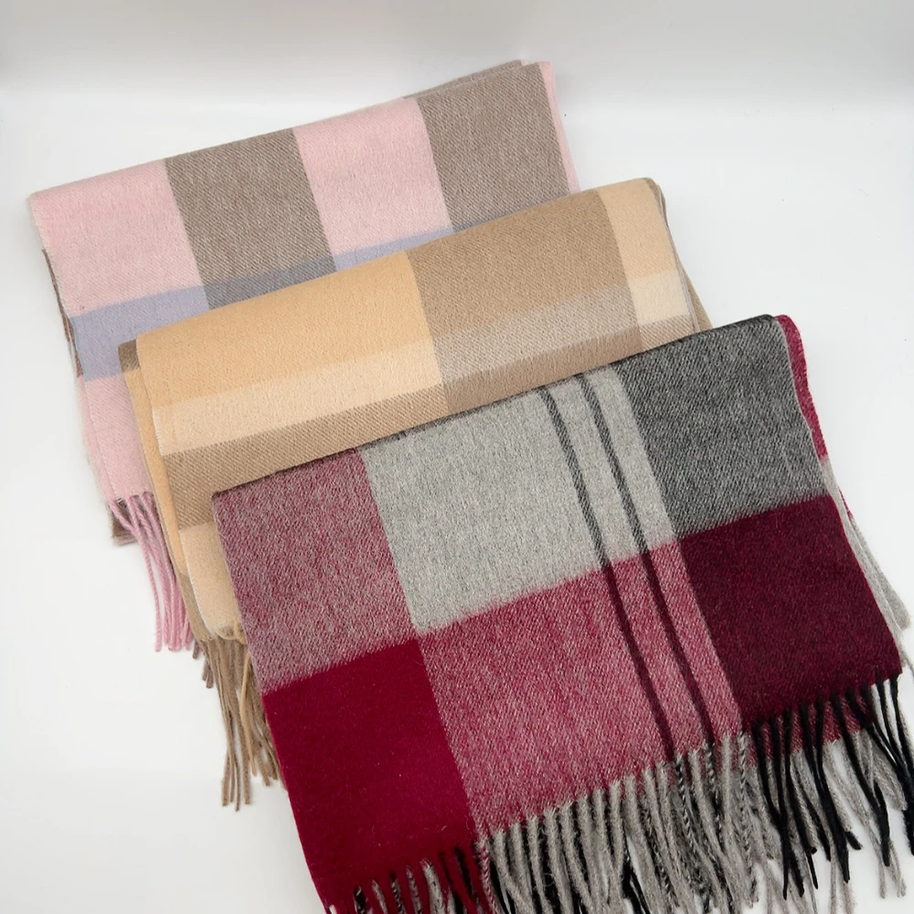 02295 格子羊毛围巾一条，三色，尺寸70*185cm左右