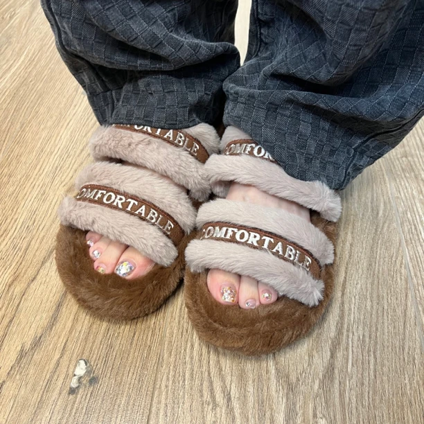 50019  咖色女士EVA外出秋冬毛绒拖鞋，字母时尚款