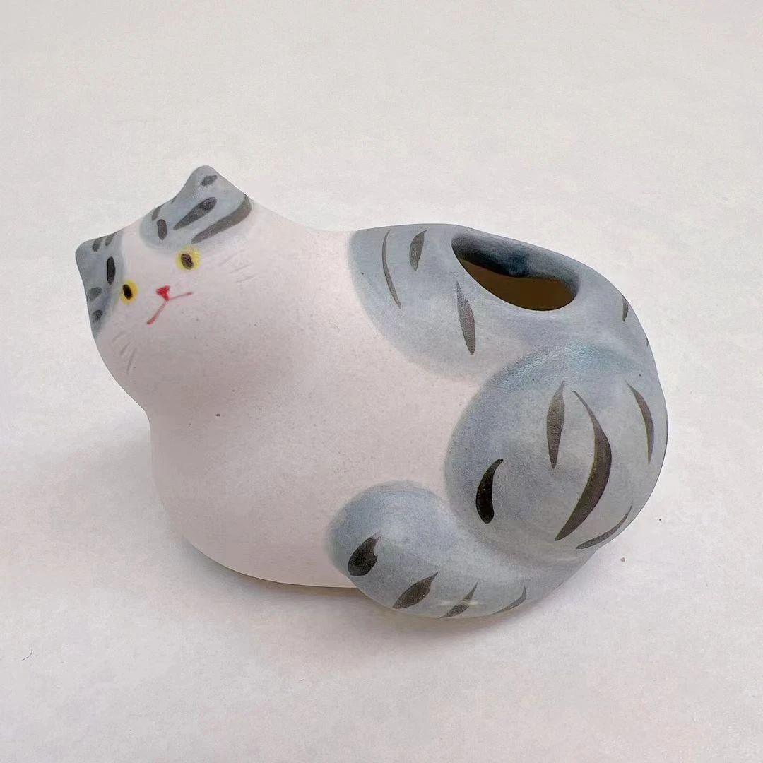 38153 老佛爷出品，手工陶土手绘银虎斑猫咪，笔插花茶，小花瓶