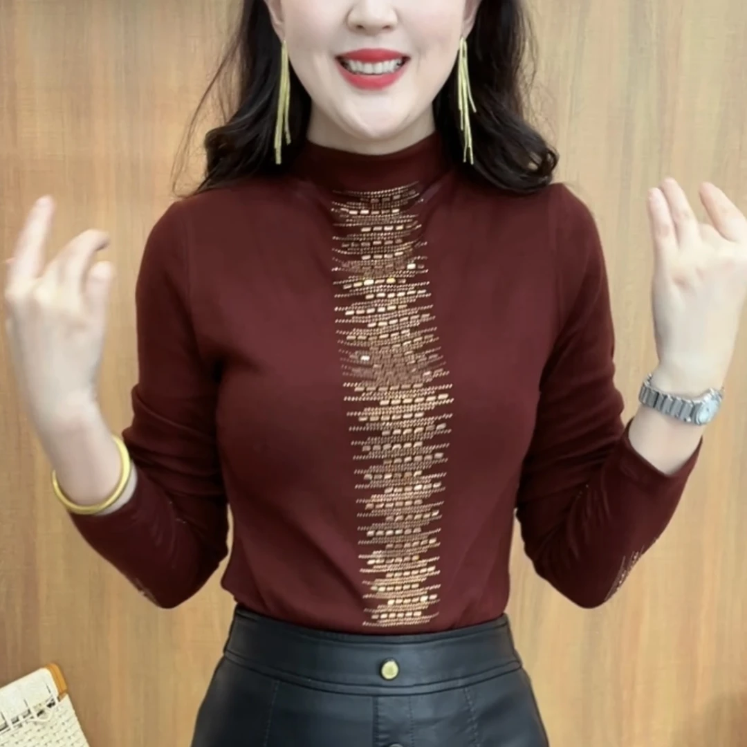 2024秋季精选新品时尚V领手工烫钻设计洋气百搭显瘦长袖上衣