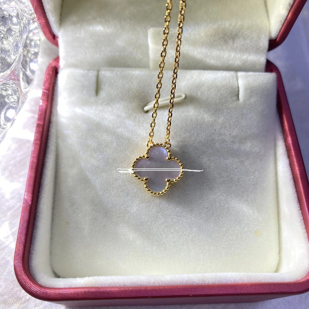 【美佳甄选】熠熠生辉白色幸运草吊坠 SYC 6881