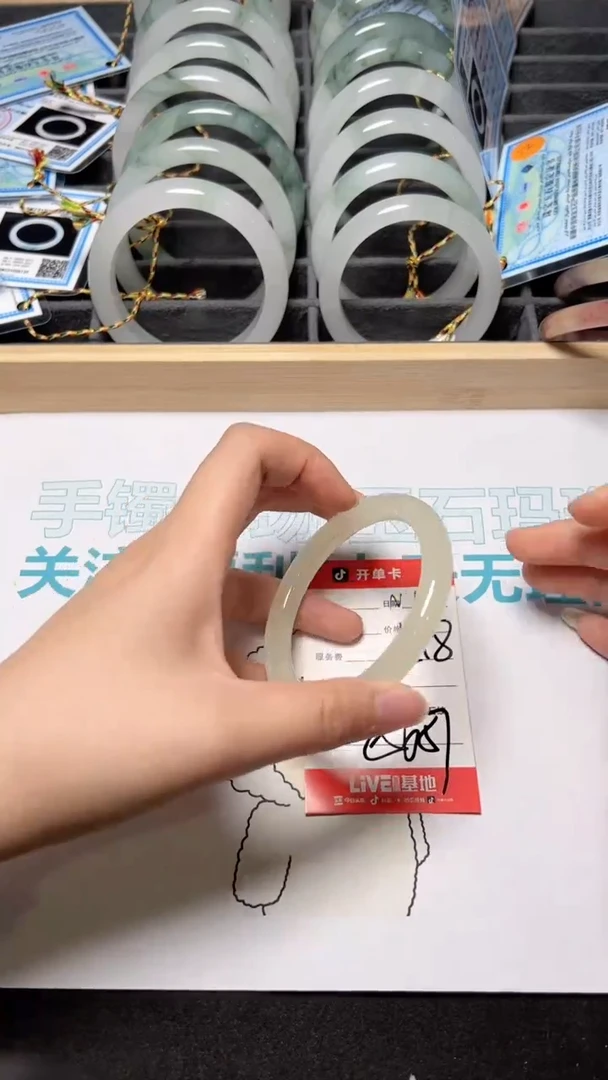 【闪购商品】石英质玉手镯未镶嵌N16