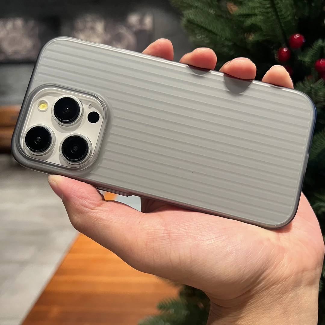 磨砂瓦楞半透明黑灰iPhone15pro手机壳苹果14/13promax条纹12硬壳