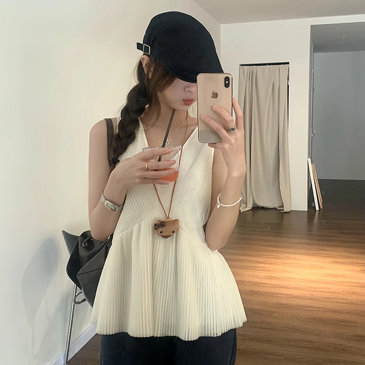 乌77温柔风压褶设计感背心小衫女气质V领宽松显瘦裙摆无袖上衣夏
