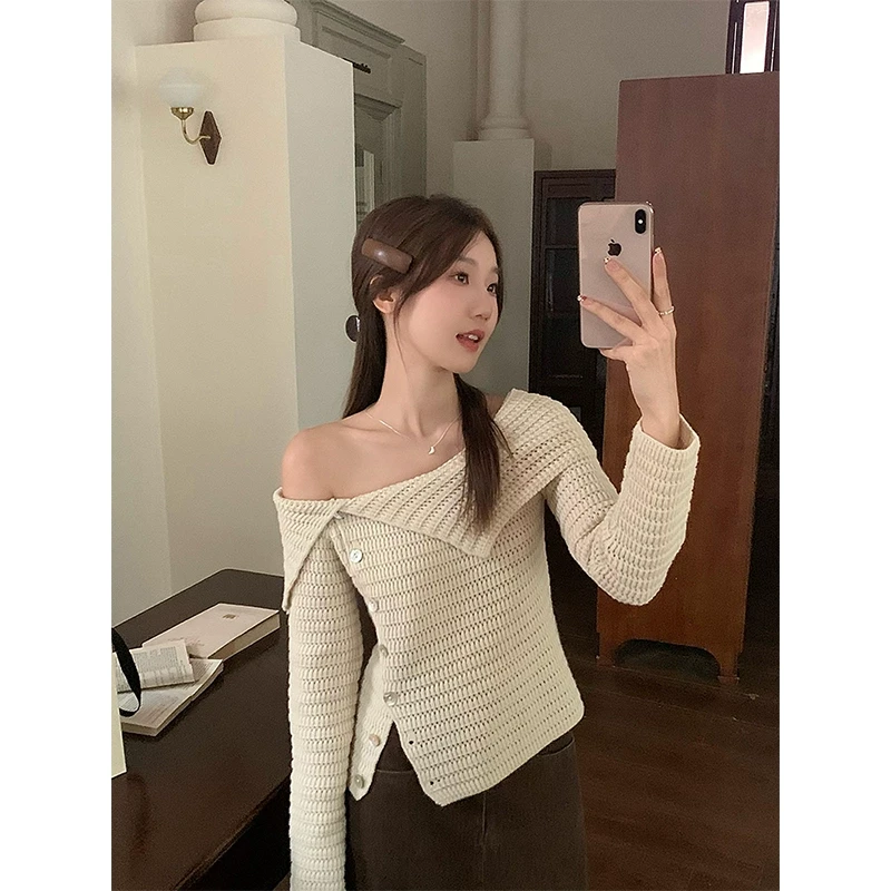 【年终回馈】乌77甜辣风一字肩针织开衫女气质修身翻领长袖上衣秋