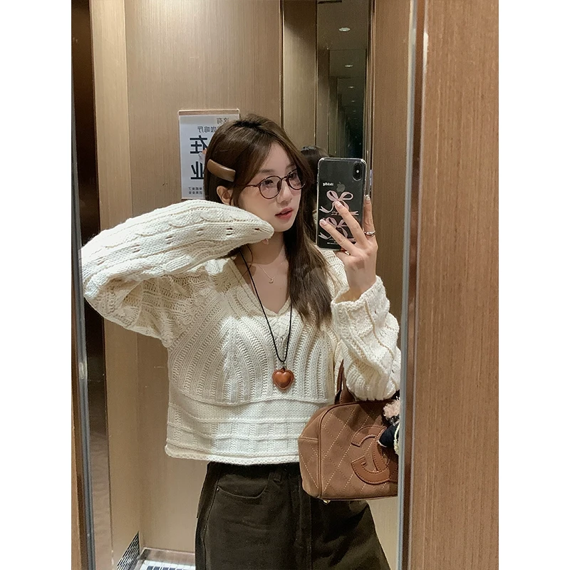 【年终回馈】乌77松弛感麻花V领毛衣女镂空设计感百搭短款针织衫