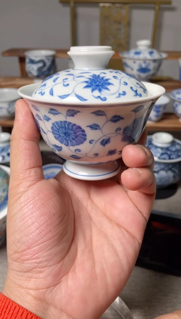 【闪购商品】青花缠枝花卉盖碗