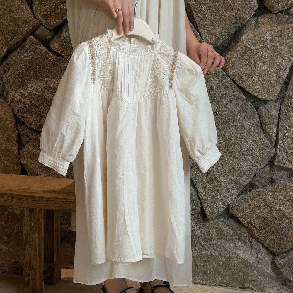 儿童韩版连衣裙女孩春秋装复古小众赫本风压褶立领泡泡袖童裙