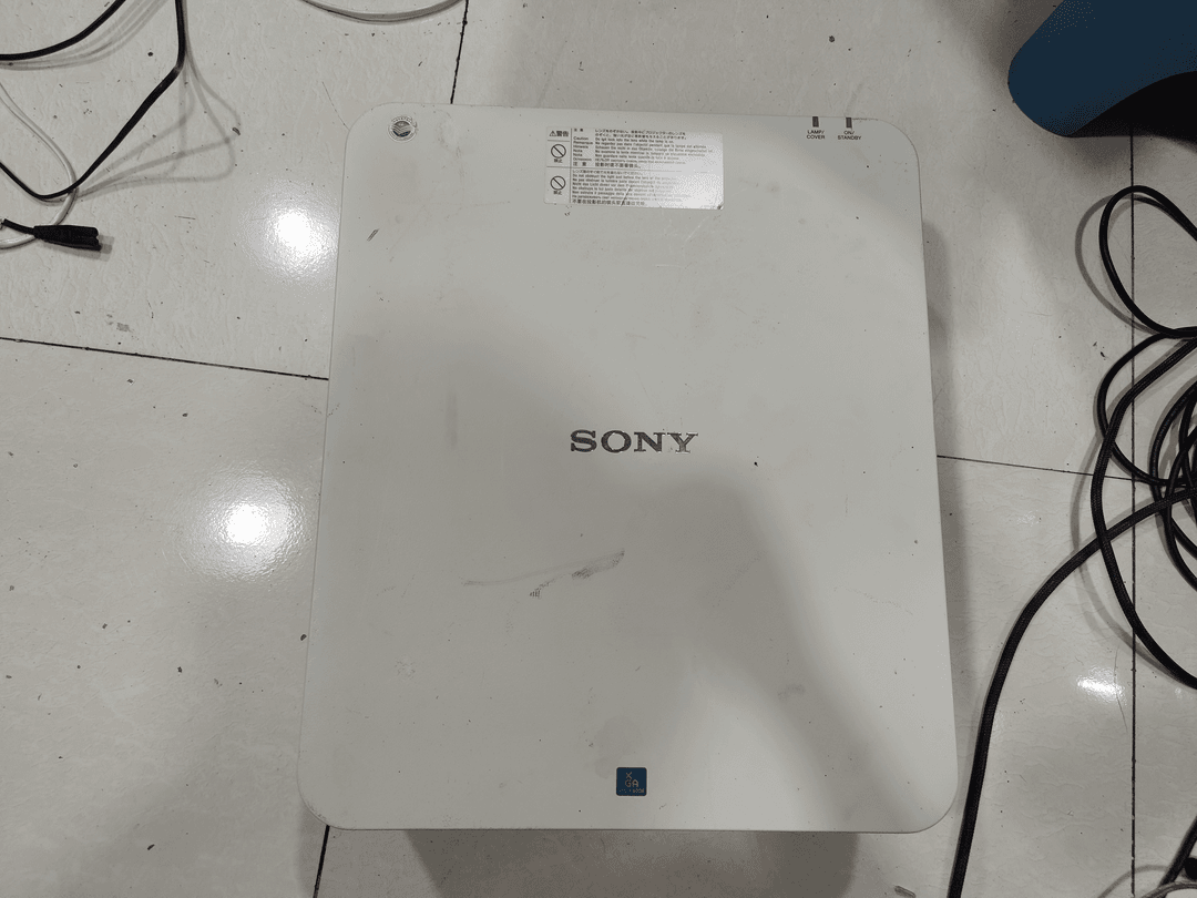 9新  二手  索尼 F400X 投影仪，成色如图，（出图，偏色，不带线材）