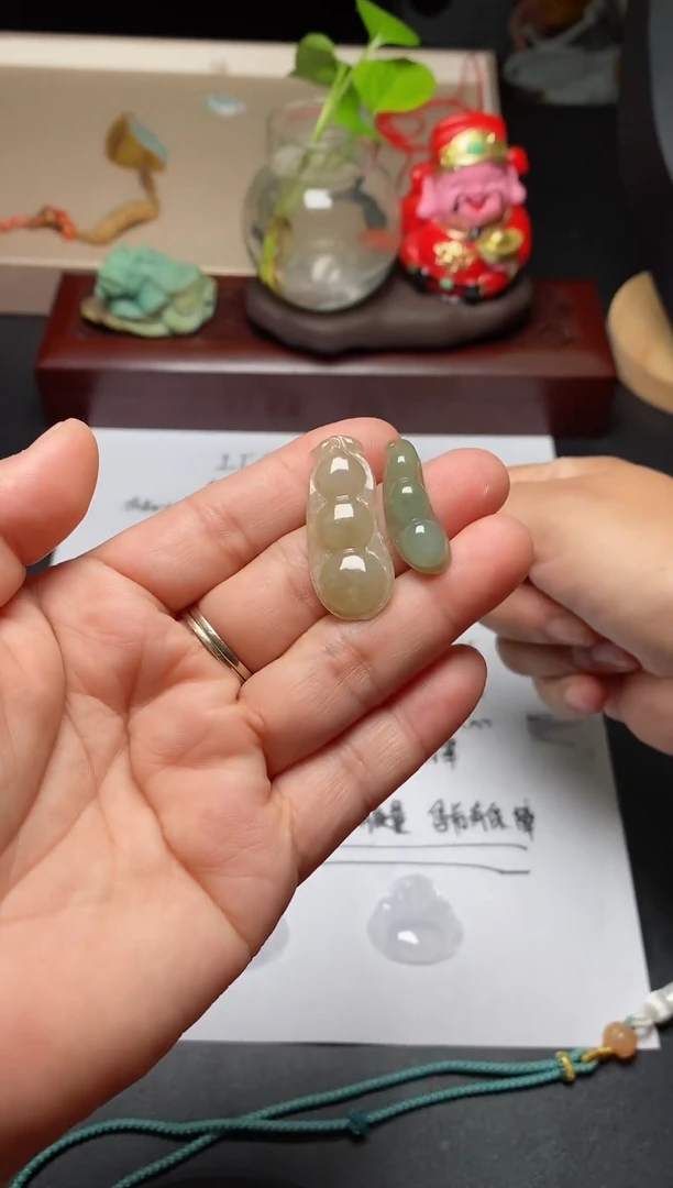 【闪购商品】翡翠颈饰未镶嵌豆子