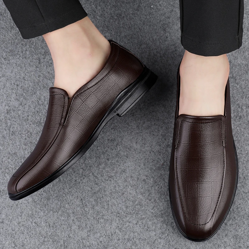 皮鞋男款2025新款时尚百搭一脚蹬商务休闲鞋软底软皮中老年爸爸鞋