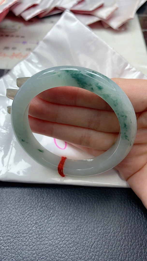 编号03013389圈口55糯冰果绿底飘花手镯