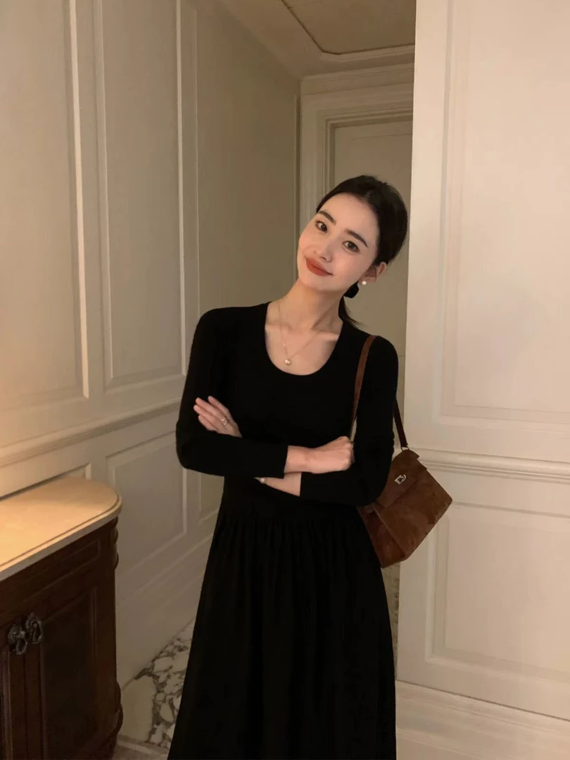 H型U型领长袖连衣裙时尚针织打底春秋收腰黑色赫本风设计感