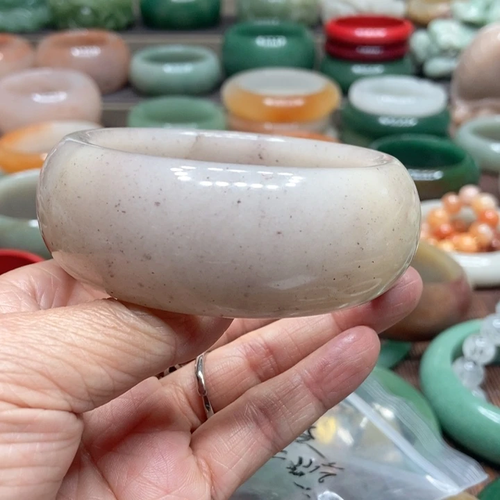 石英岩玉手镯未镶嵌飞***燕