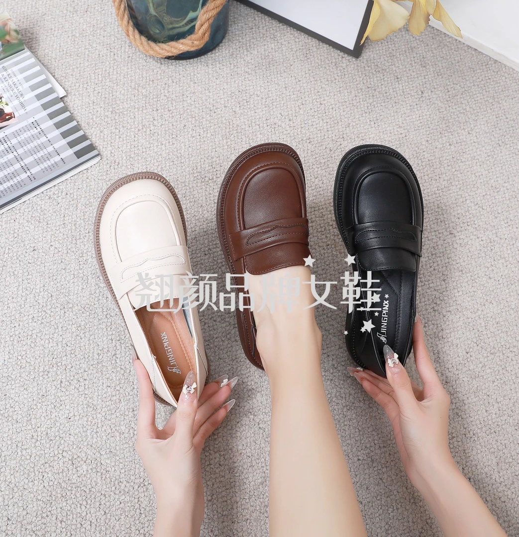 【翘颜品牌】时尚软皮休闲单鞋英伦风黑色软底女粗跟乐福鞋809合960