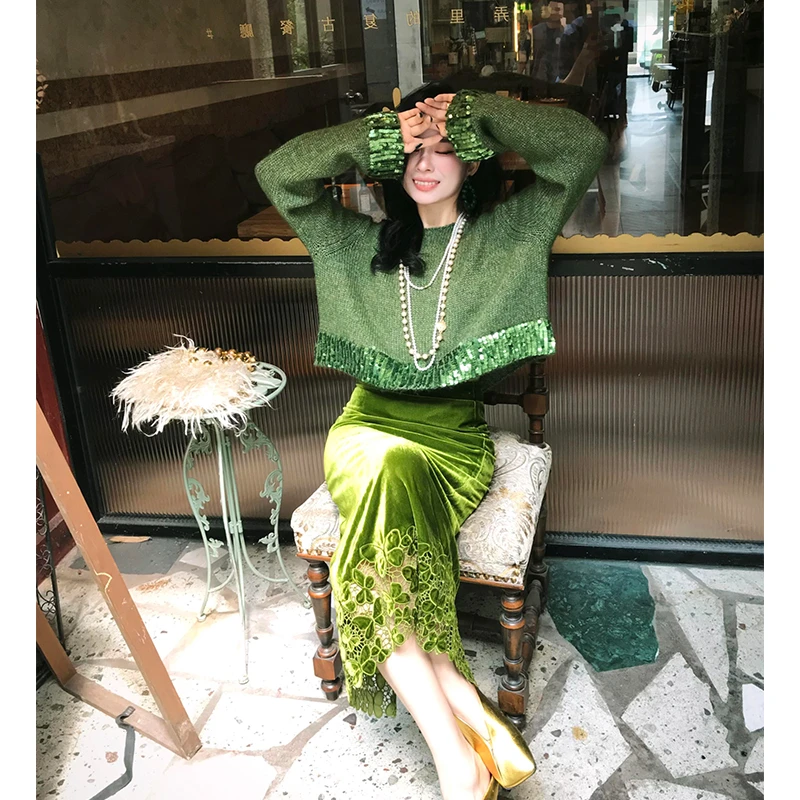 秋季2024新款漂亮女装高端时尚套装绿色套头毛衣丝绒半身裙两件套