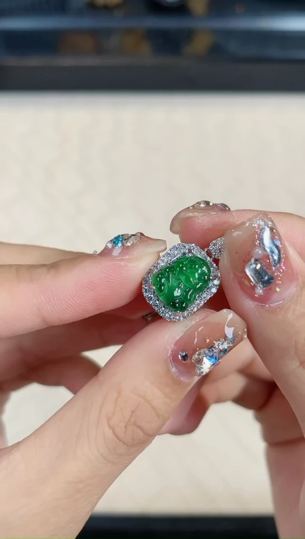 【闪购商品】翡翠颈饰未镶嵌【柒柒甄选】翡翠绿货小年兽