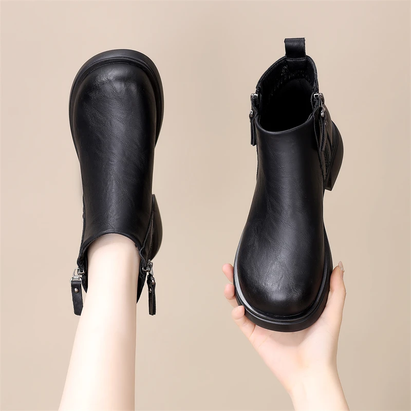 软底马丁靴女英伦风百搭显瘦短靴2024秋冬季新款保暖平底烟筒单靴