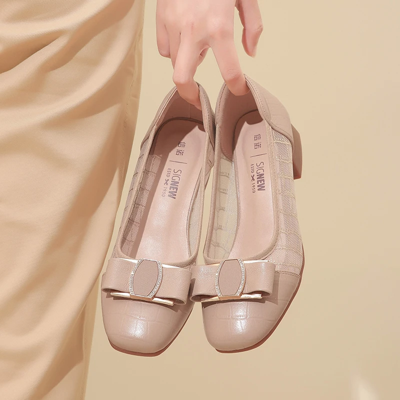 信诺网纱透气凉鞋2025新款夏季妈妈鞋舒适粗跟洋气真皮中年女单鞋