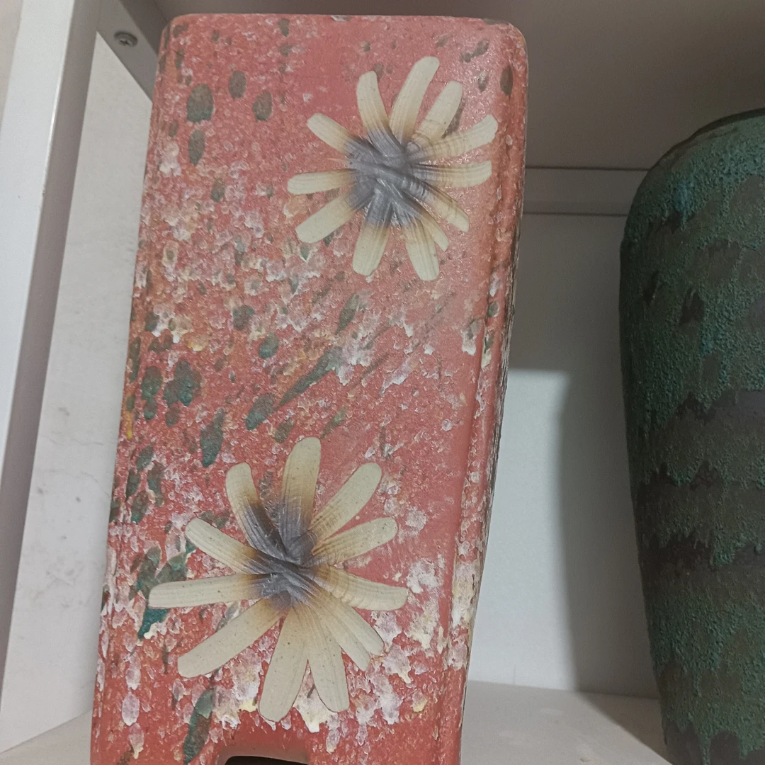 44号花盆，高32内口13左右，默认微瑕，有孔