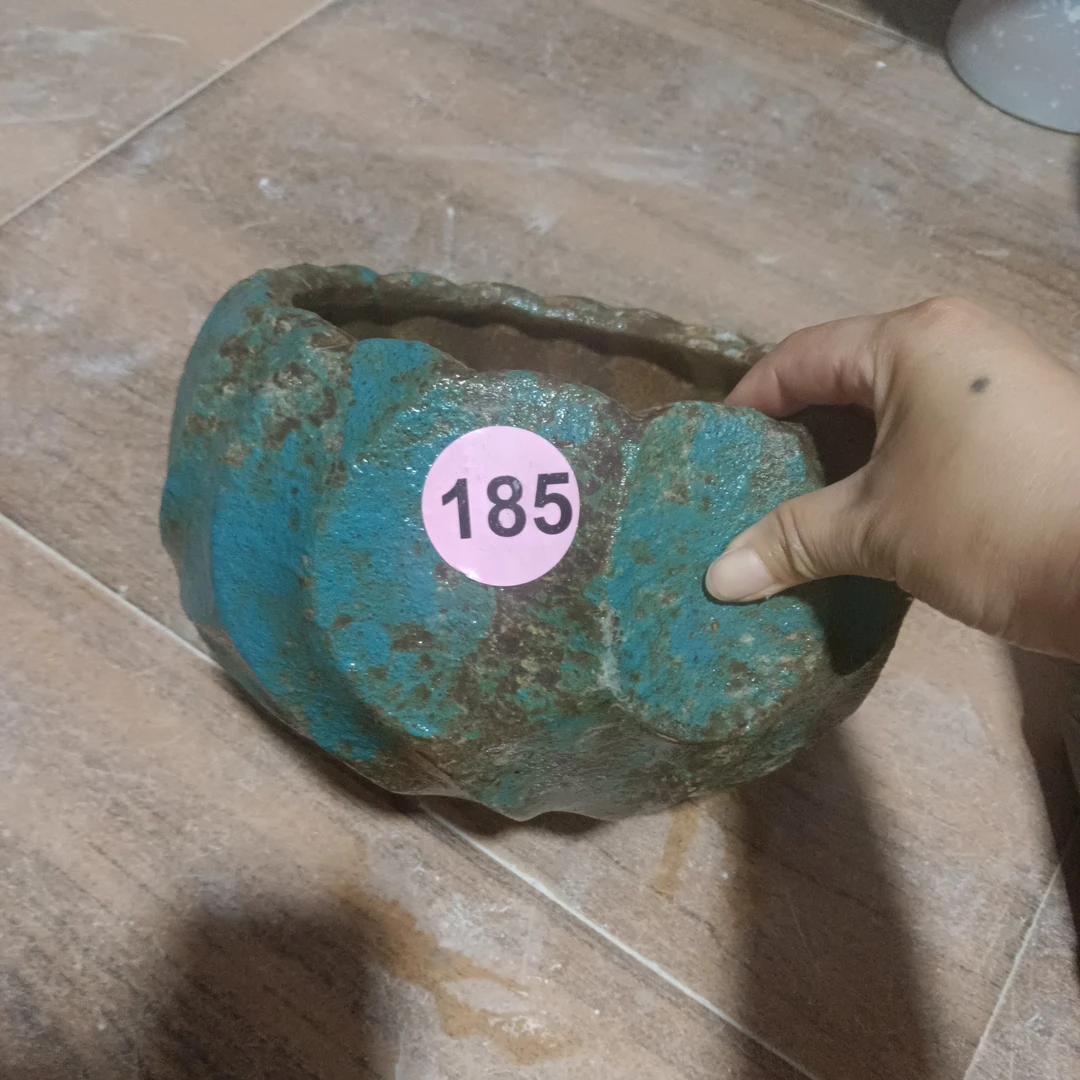 185号花盆，高14口19，默认瑕疵做工粗糙，有孔