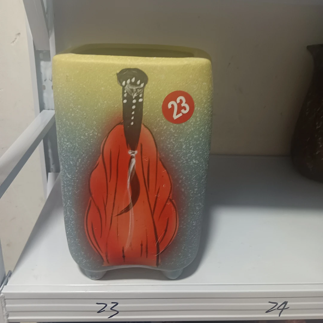 23号花盆，高25内口12.5，默认微瑕，有孔