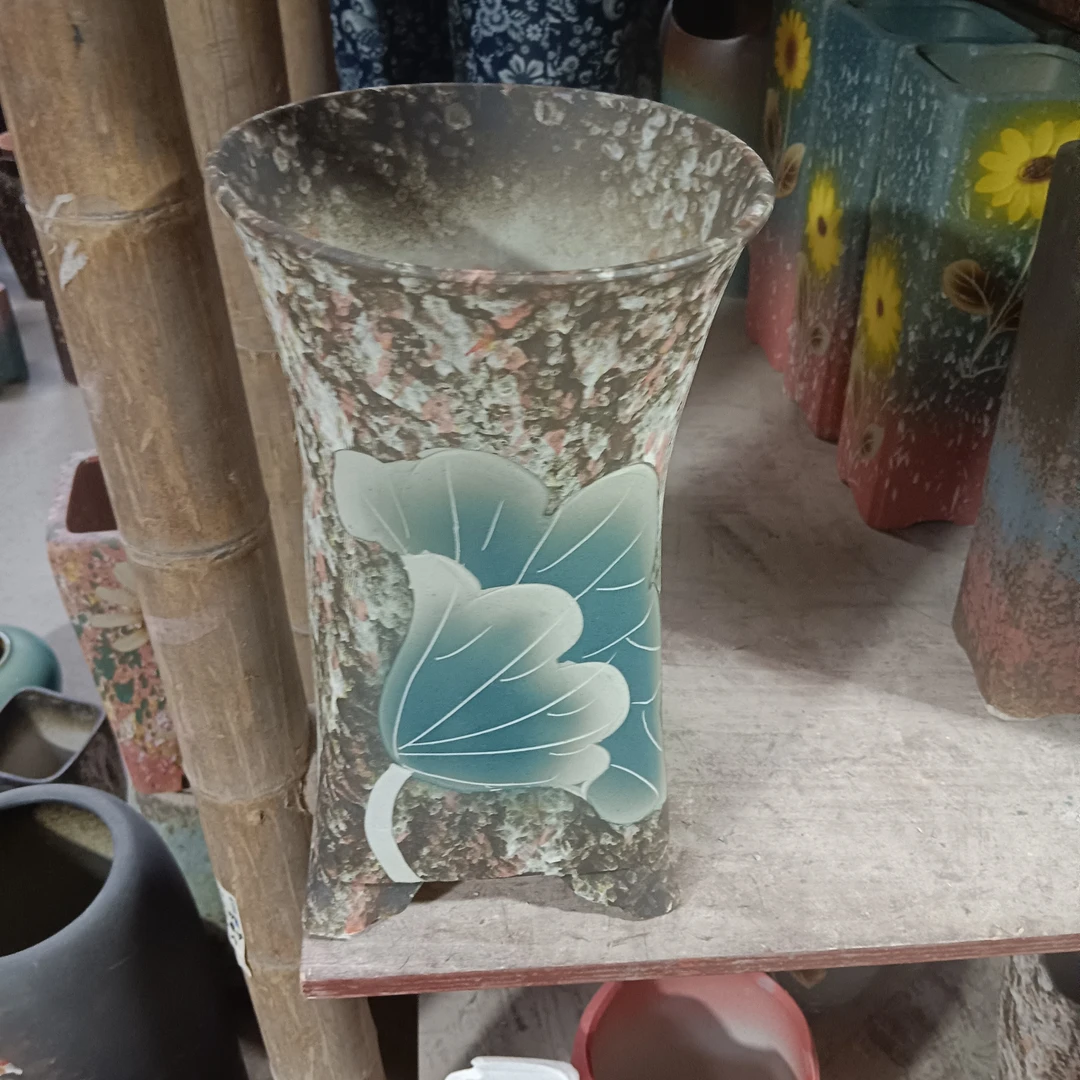163号花盆，高31口18，默认微瑕，有孔