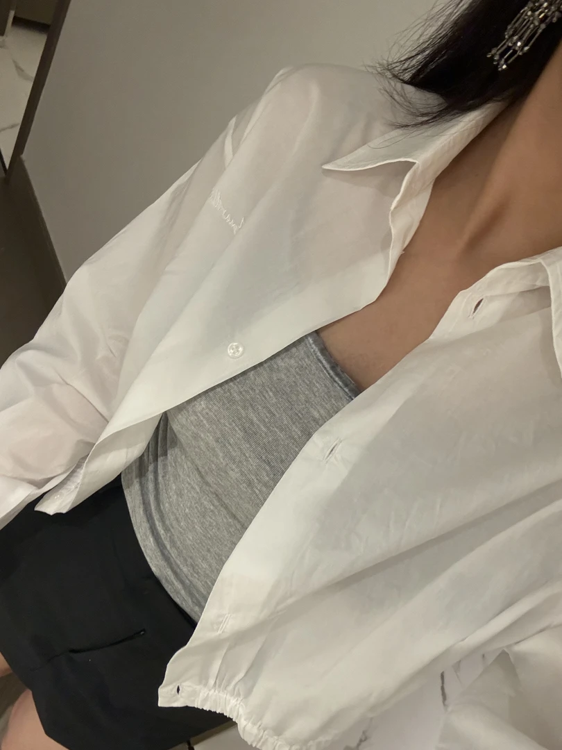 Amarilli慵懒风polo领单排扣短款衬衣女