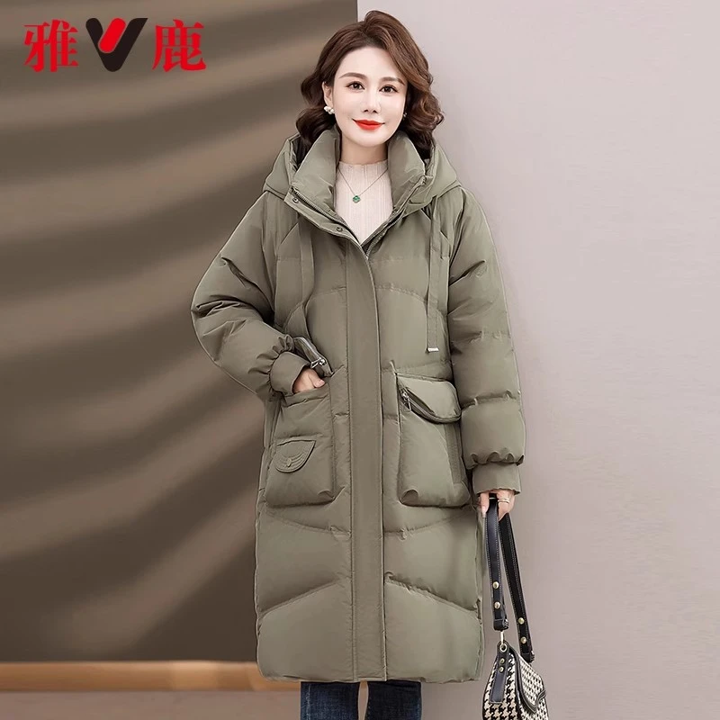 雅鹿中老年妈妈冬装羽绒服女款2023新款洋气连帽大口袋中长款外套