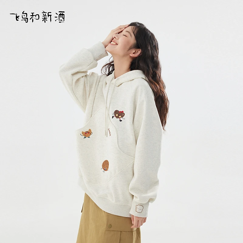 【新】飞鸟和新酒秋季连帽可爱绣花廓形百搭卫衣上衣女FD450101048
