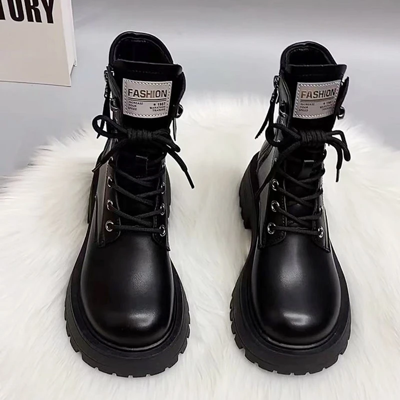 马丁靴女2024秋冬新款英伦风加绒黑色复古拉链厚底显高百搭短靴女