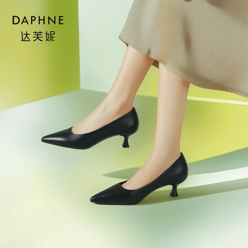 Daphne/达芙妮黑色小高跟鞋女细跟工作鞋2024年新款时尚尖头单鞋