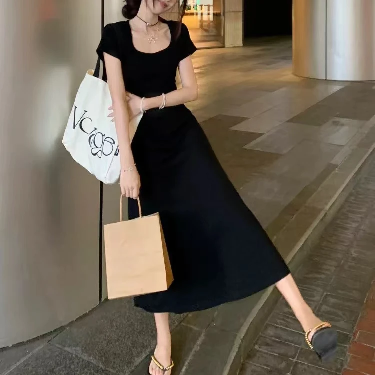 【断码不加库存】U领赫本裙小黑裙