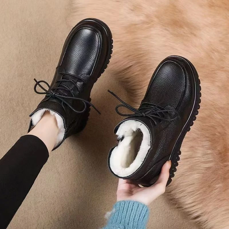 真软皮妈妈棉鞋冬季加厚保暖防滑耐磨短靴中老年绒毛雪地加绒棉靴