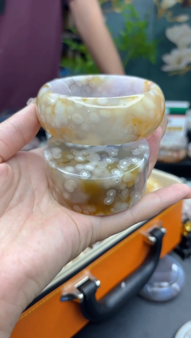 【闪购商品】石英质玉手镯未镶嵌883（62圈赠送镯心）