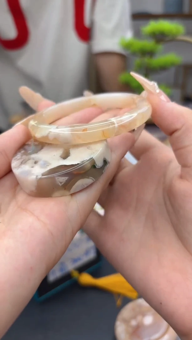 【闪购商品】石英质玉手镯未镶嵌A2032(54圈赠送镯心)