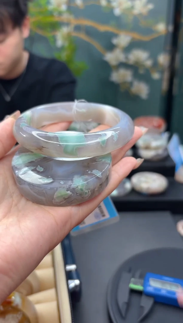 【闪购商品】石英质玉手镯未镶嵌393（64圈赠送镯心）