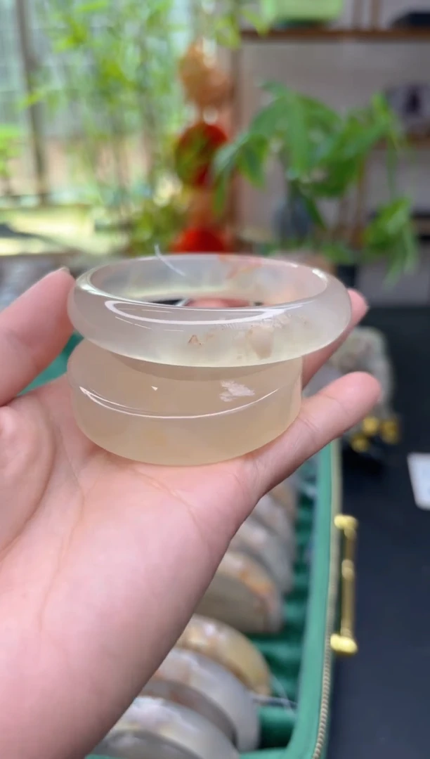 【闪购商品】石英质玉手镯未镶嵌A73(58圈赠送镯心)