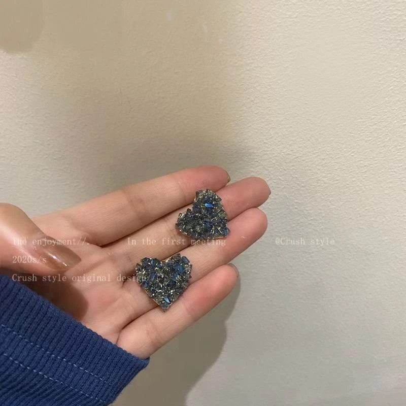 法式秋冬季耳环气质设计感小网红款百搭小众高级新款爱心耳钉感女