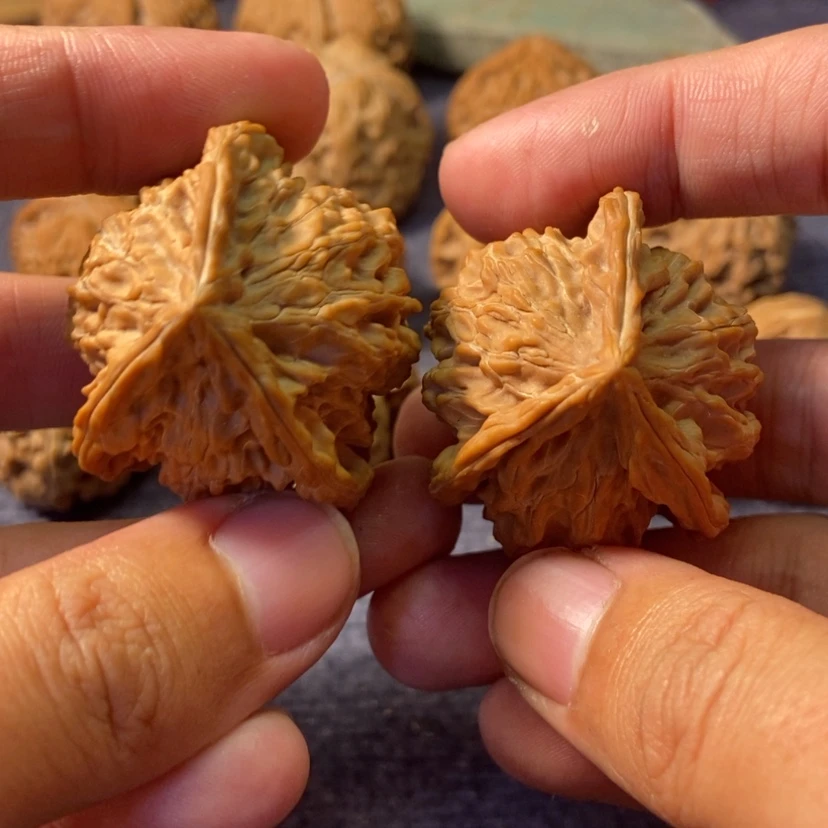 【闪购商品】文玩核桃吊坠多**友盘山三棱