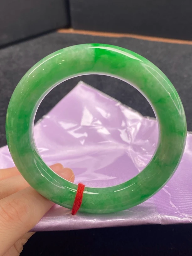 a货翡翠手镯阳绿圆条53.5圈