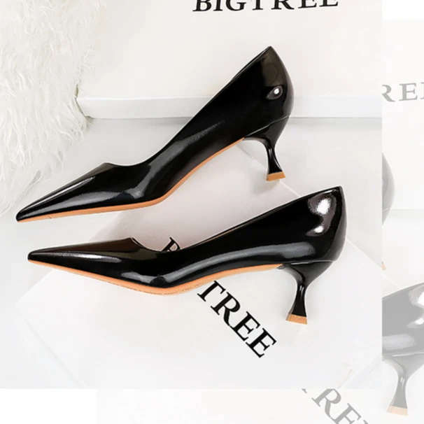 高跟鞋细跟矮跟春季新款通勤漆皮法式百搭黑色时尚职业尖头高跟鞋