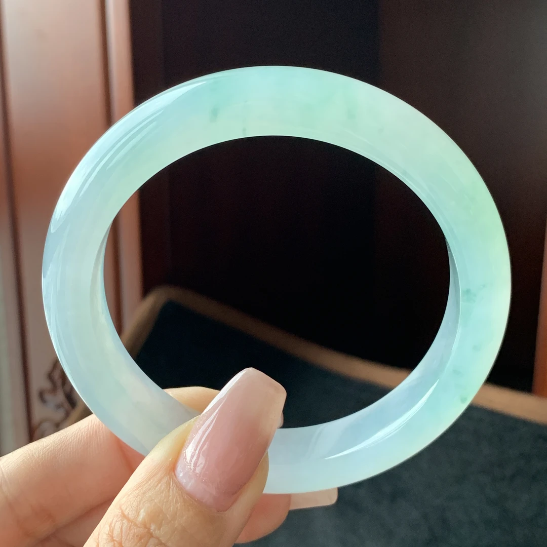 天然缅甸翡翠手镯冰种高档A货  编号 7238 尺寸  62-12.5-9.4