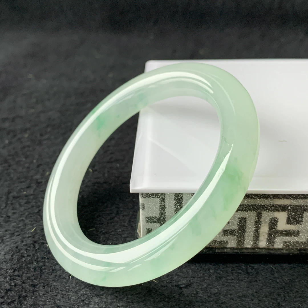 天然缅甸翡翠手镯冰种圆条飘绿 编号 7612   尺寸55-10.3-10.7