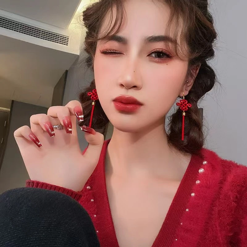 铜合金耳饰 中国风新年红色中国结流苏耳环女复古长款过年耳钉